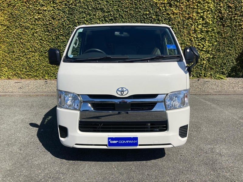 2020 Toyota Hiace DX, photo 3