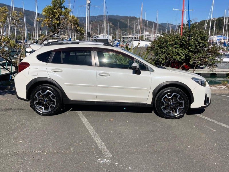 2015 Subaru XV EyeSight, Rare Sunroof Model, photo 2