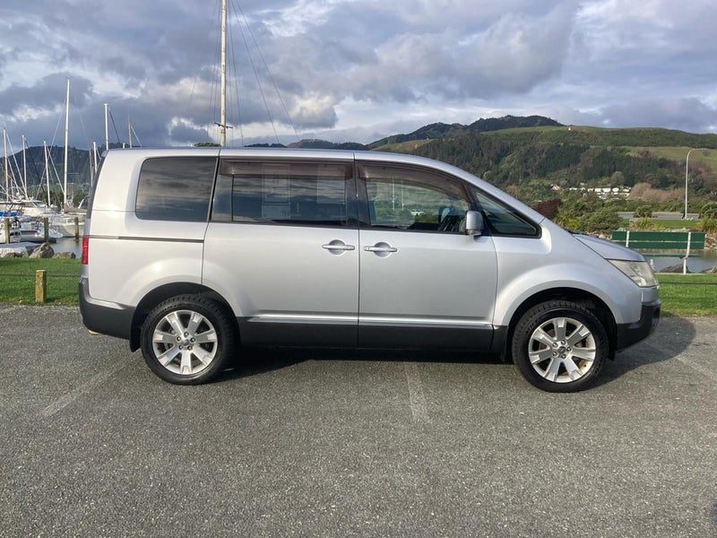 2014 Mitsubishi Delica D:5, photo 2