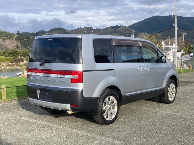 2014 Mitsubishi Delica D:5, photo 3