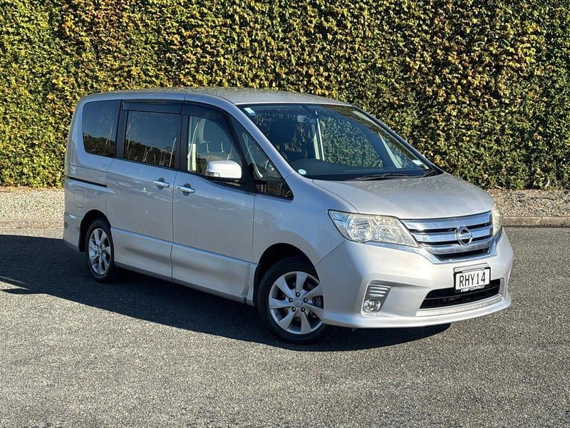 2012 Nissan Serena 8 Seater