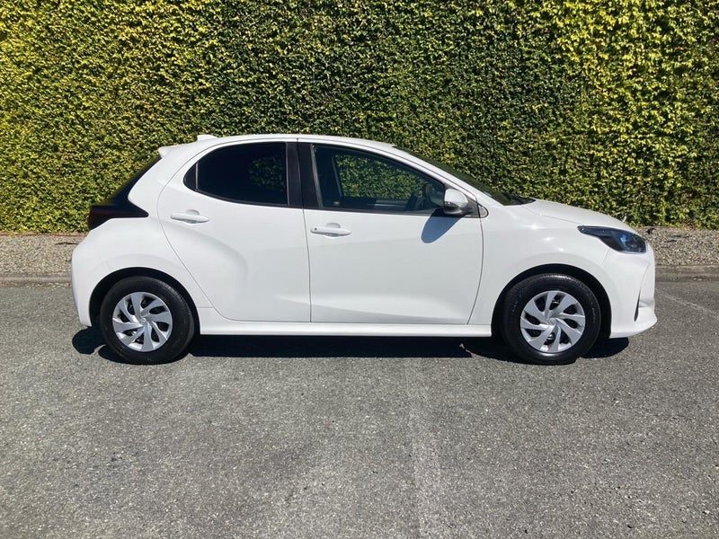 2021 Toyota Yaris X, photo 2