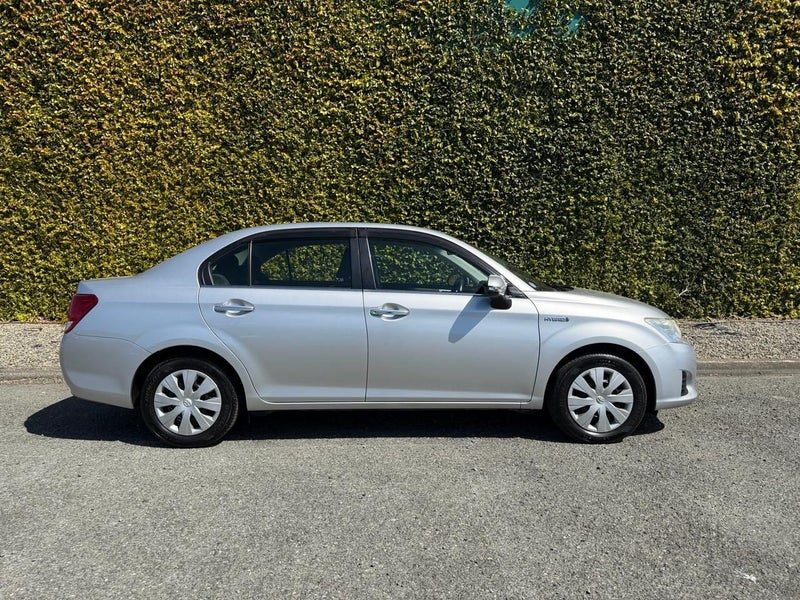 2013 Toyota Corolla Axio, photo 2