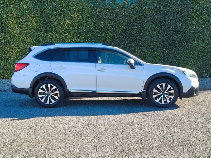 2016 Subaru Outback Limited, photo 2