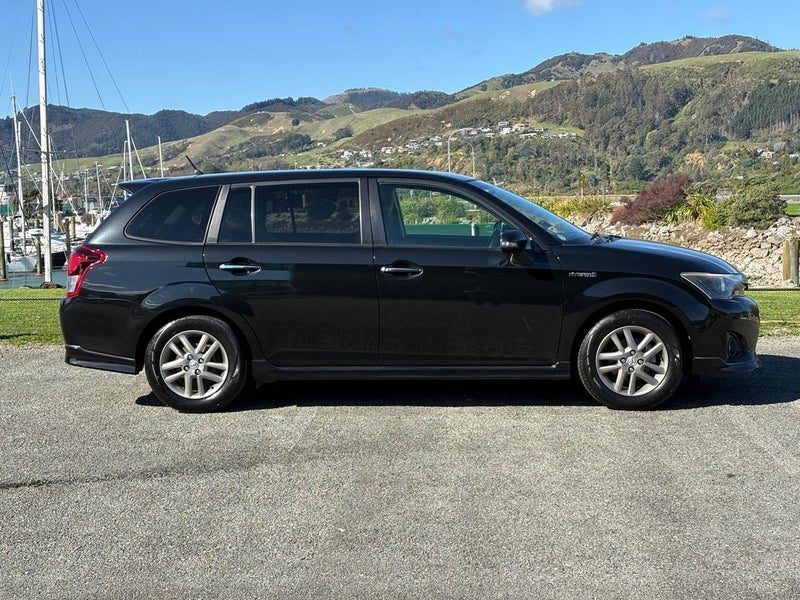 2014 Toyota Corolla Fielder, photo 2