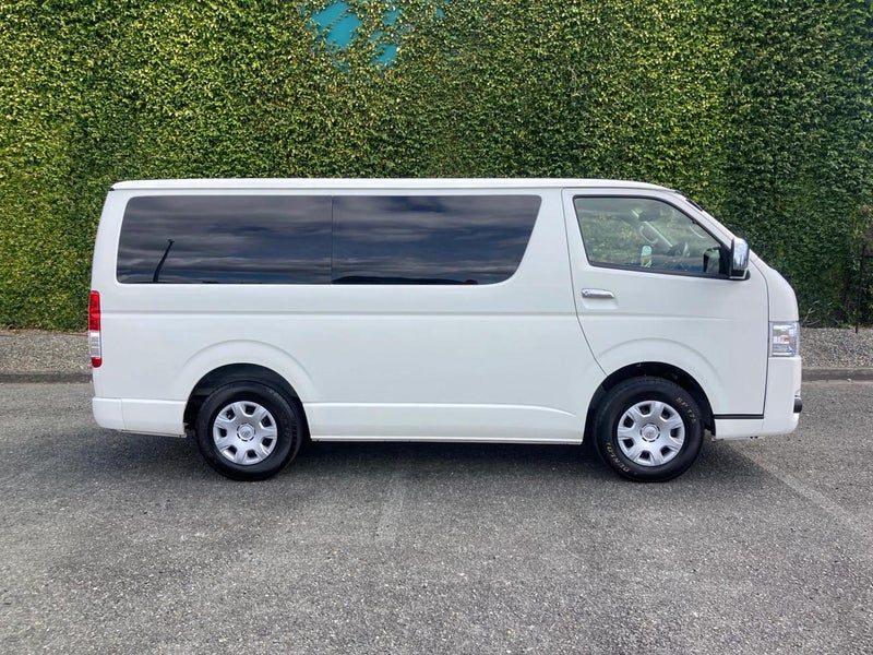 2020 Toyota Hiace GL, photo 2