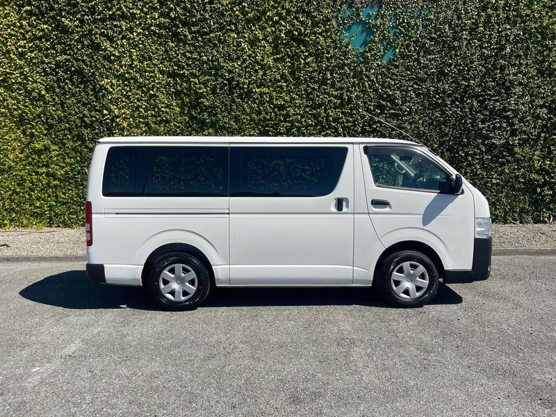 2020 Toyota Hiace, photo 2