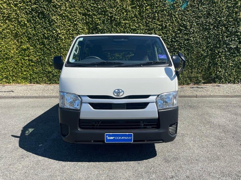 2020 Toyota Hiace, photo 3