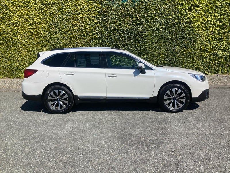 2015 Subaru Outback Limited, photo 2