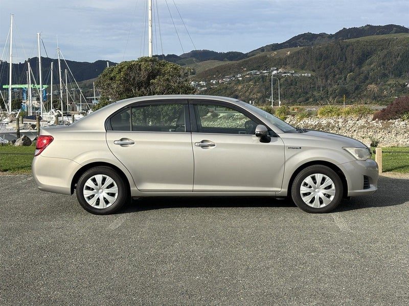 2013 Toyota Corolla Axio, photo 2