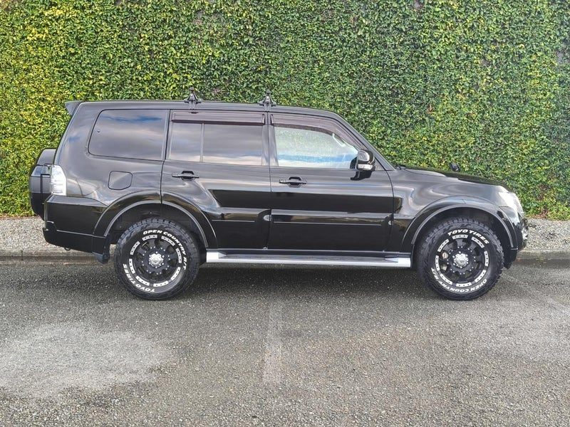 2015 Mitsubishi Pajero Exceed, photo 2