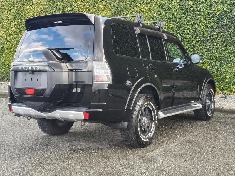 2015 Mitsubishi Pajero Exceed, photo 3