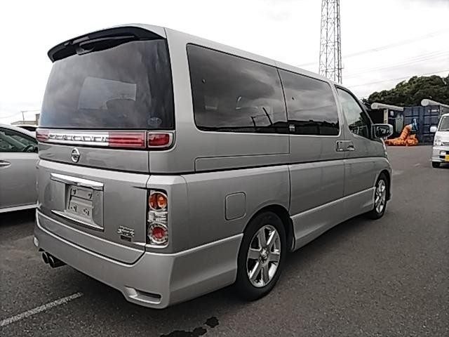 2005 Nissan Elgrand Highway Star, photo 2