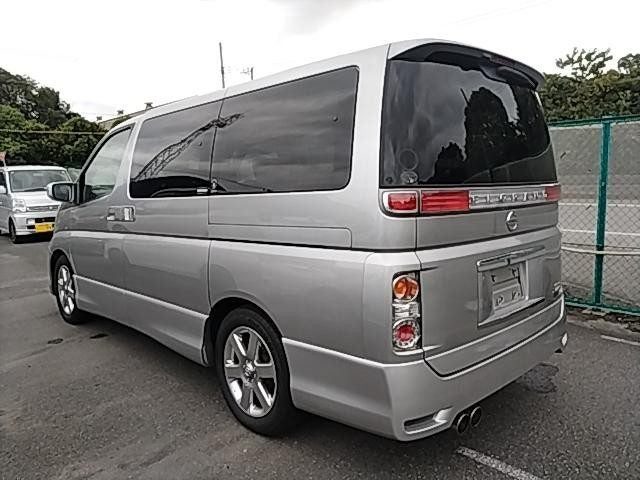 2005 Nissan Elgrand Highway Star, photo 3