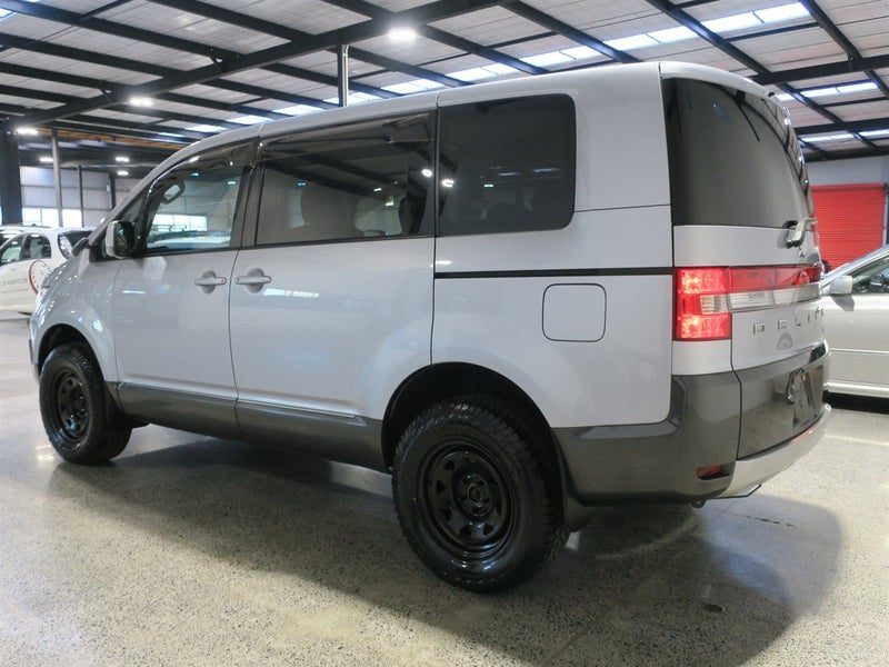 2017 Mitsubishi Delica, photo 3