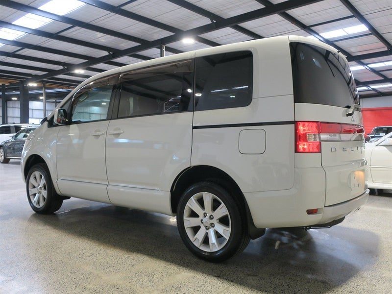 2012 Mitsubishi Delica D:5, photo 3