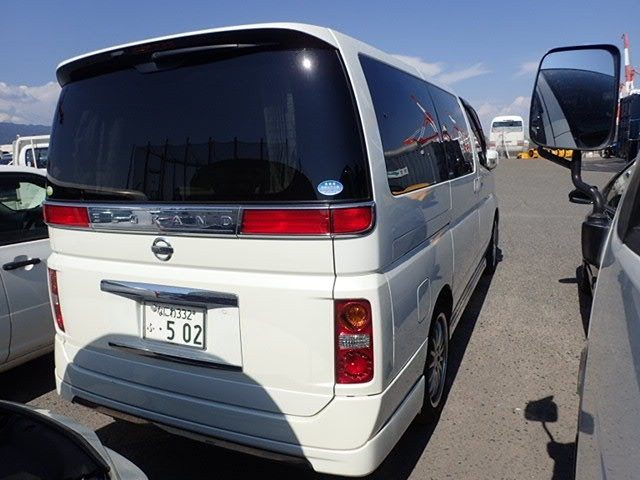2005 Nissan Elgrand, photo 2