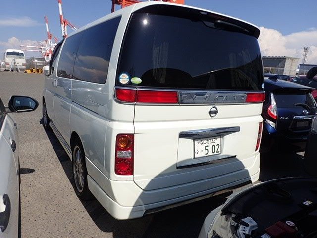 2005 Nissan Elgrand, photo 3