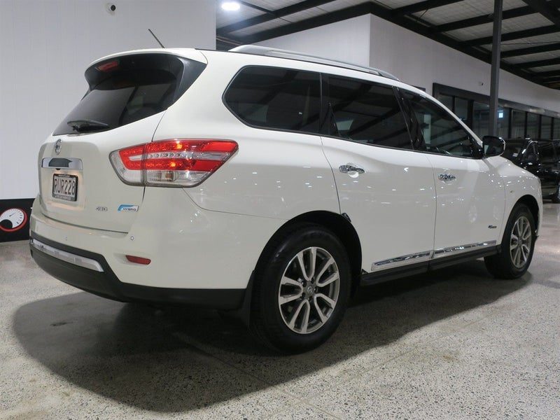 2016 Nissan Pathfinder, photo 2