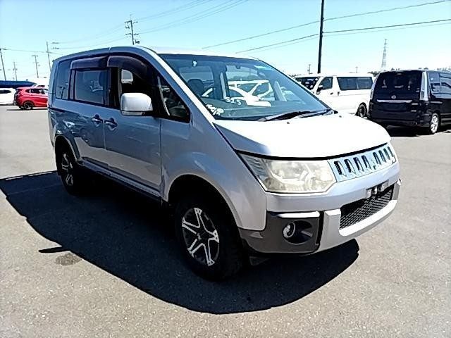 2013 Mitsubishi Delica D:5