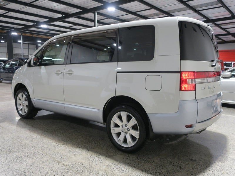 2014 Mitsubishi Delica D:5, photo 3