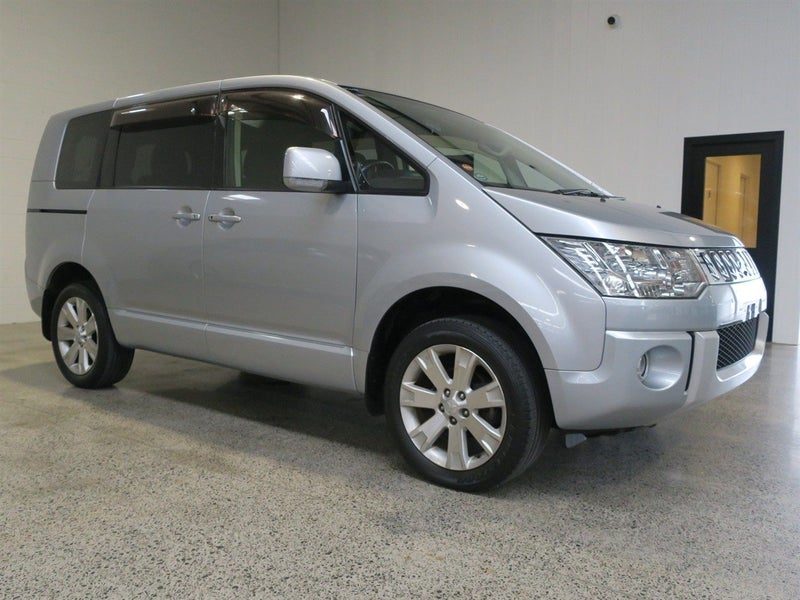 2015 Mitsubishi Delica D:5