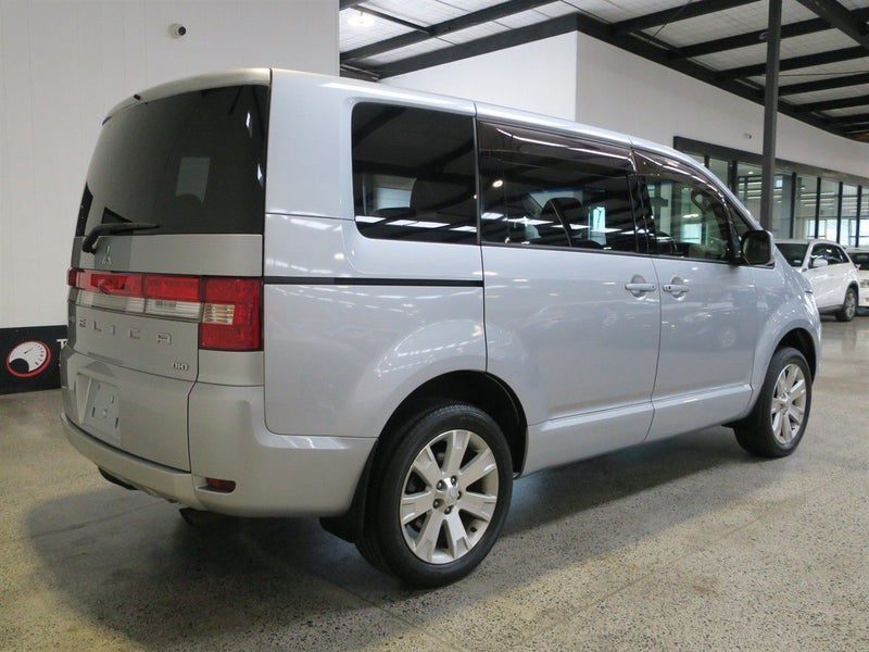 2015 Mitsubishi Delica D:5, photo 2