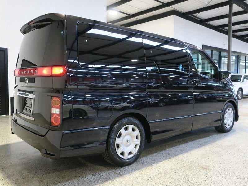 2005 Nissan Elgrand, photo 2