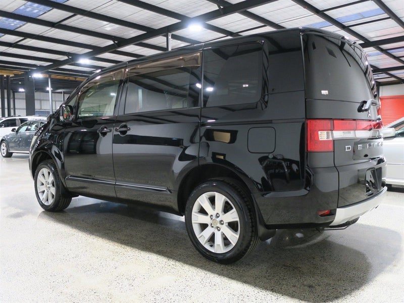 2013 Mitsubishi Delica D:5, photo 3