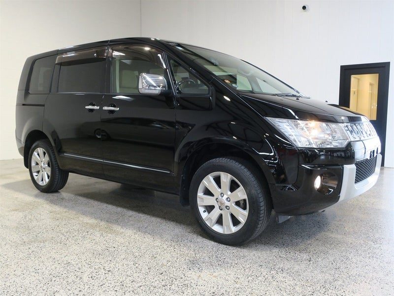 2012 Mitsubishi Delica D:5