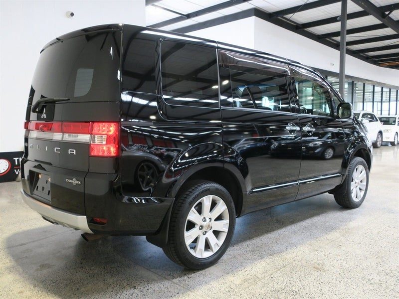 2012 Mitsubishi Delica D:5, photo 2