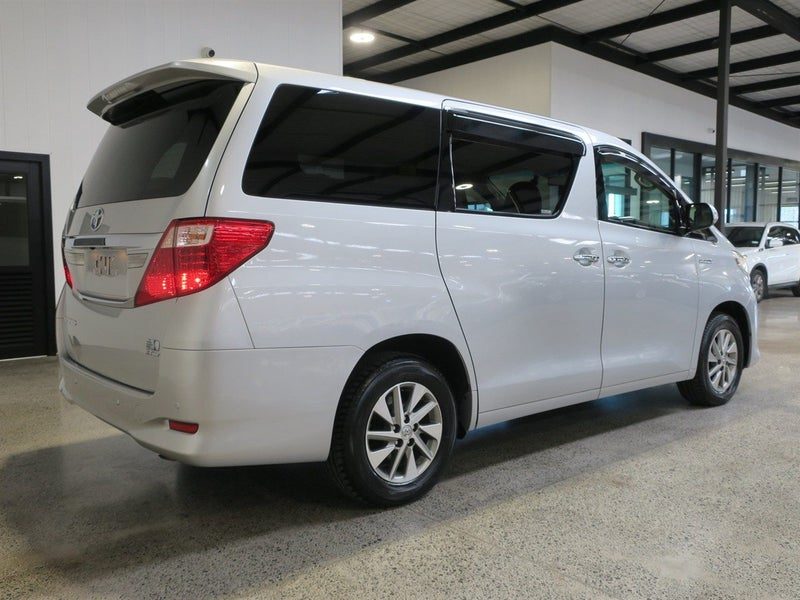 2013 Toyota Alphard Hybrid, photo 2