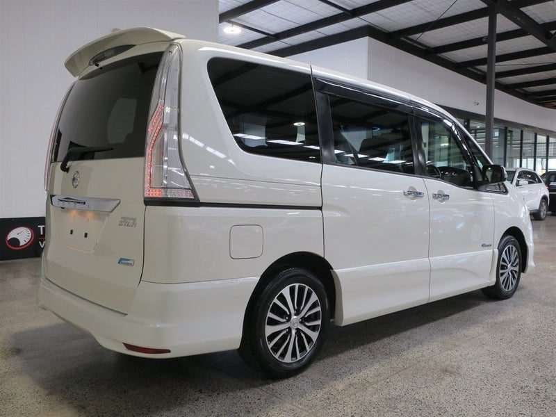 2015 Nissan Serena Highway Star, photo 2