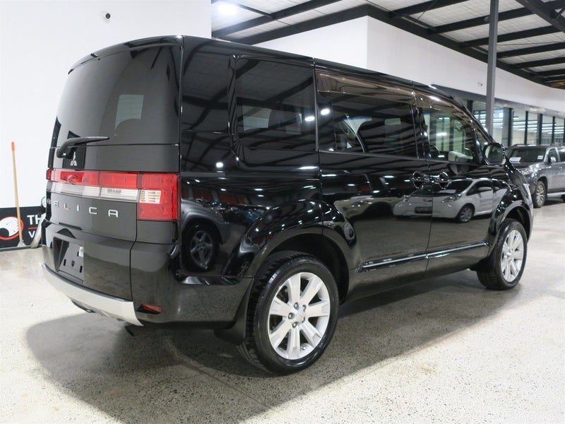 2014 Mitsubishi Delica D:5, photo 2