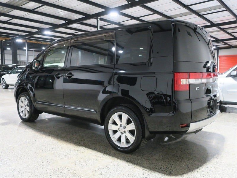 2014 Mitsubishi Delica D:5, photo 3