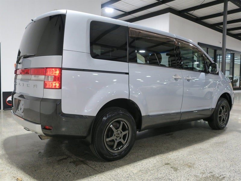 2007 Mitsubishi Delica D:5, photo 2