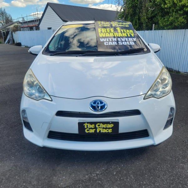 2013 Toyota Aqua HYBRID, photo 2