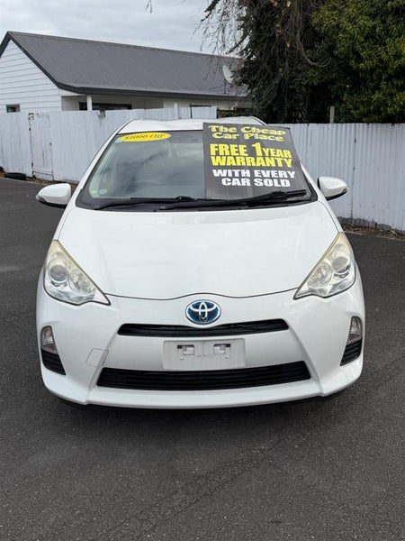 2014 Toyota Aqua HYBRID, photo 2
