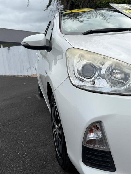 2014 Toyota Aqua HYBRID, photo 3