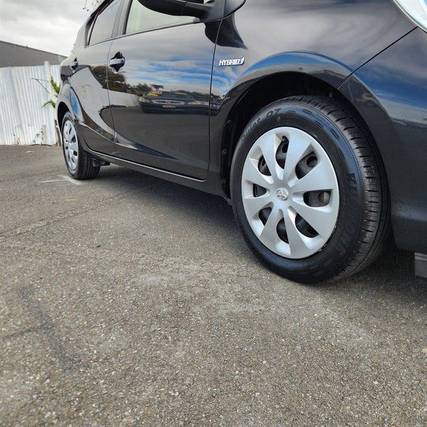 2014 Toyota Aqua HYBRID, photo 2