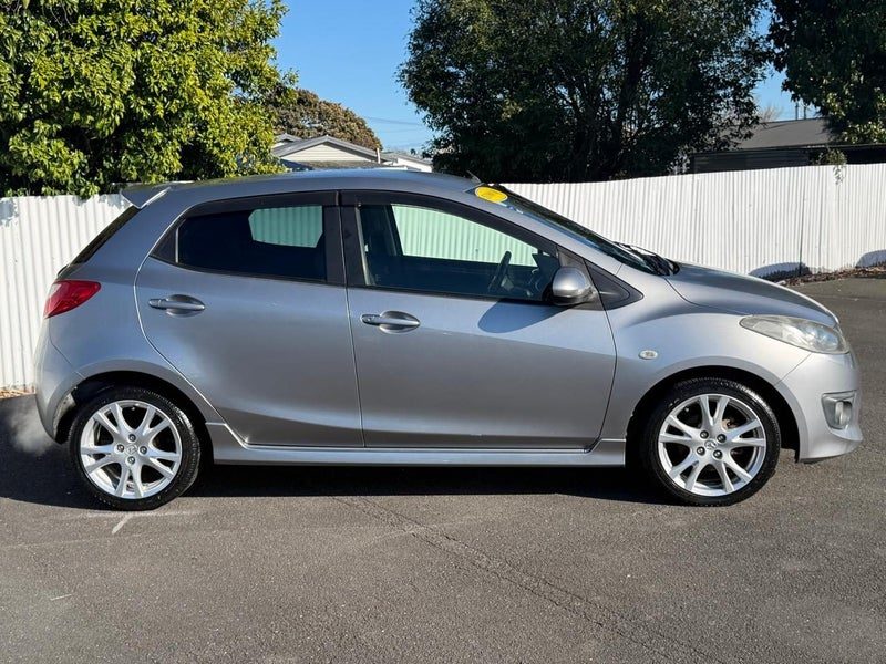 2009 Mazda Demio, photo 2