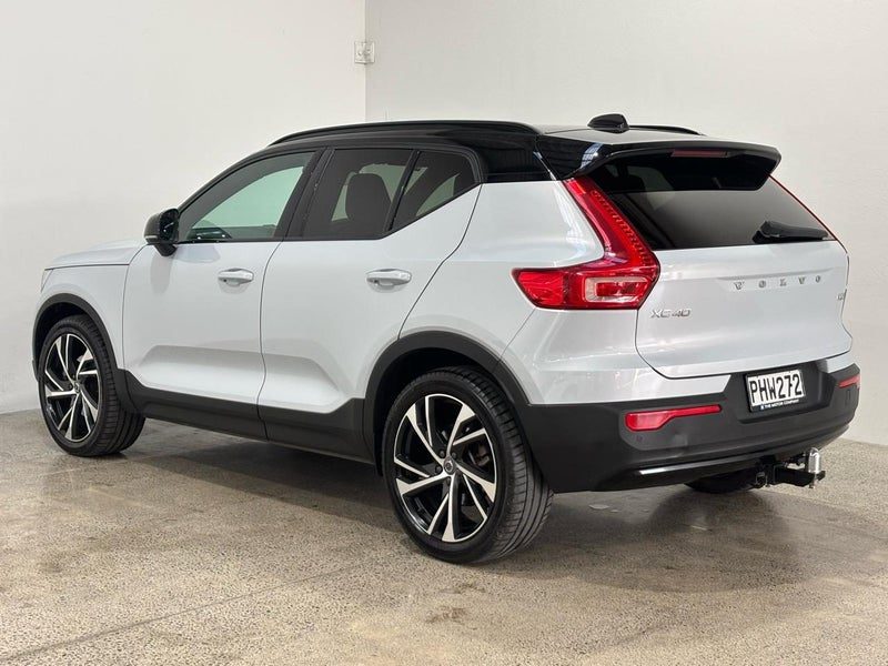 2022 Volvo XC40 T5 AWD R-DESIGN 2.0P, photo 2
