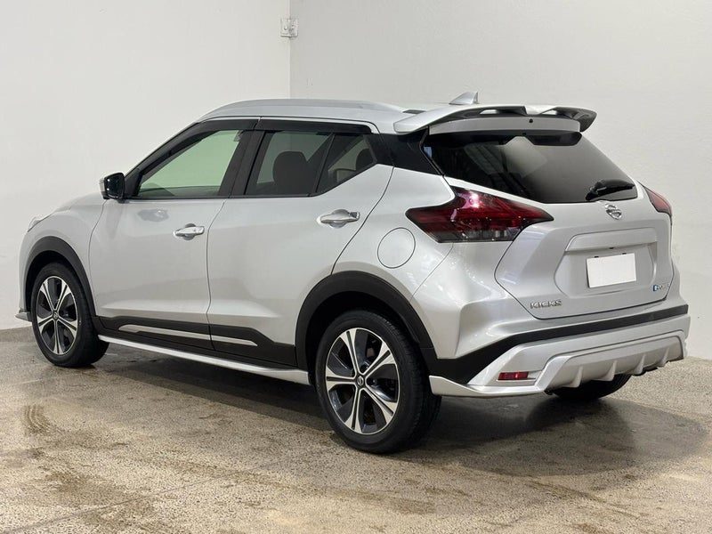 2021 Nissan Kicks X, photo 2