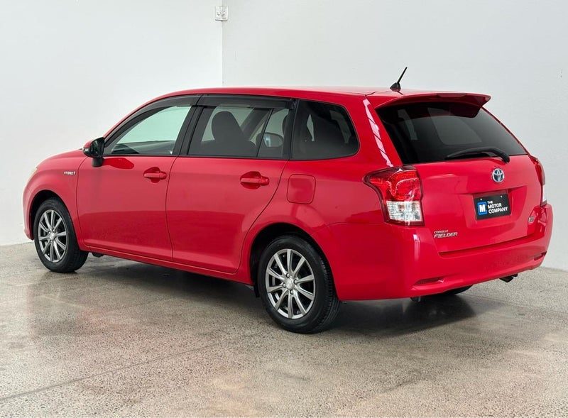 2014 Toyota Corolla Fielder G Hybrid, photo 2