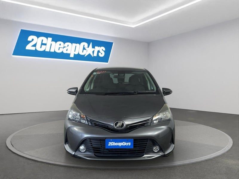 2015 Toyota Vitz F, photo 2