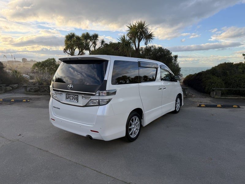 2012 Toyota Vellfire, photo 2