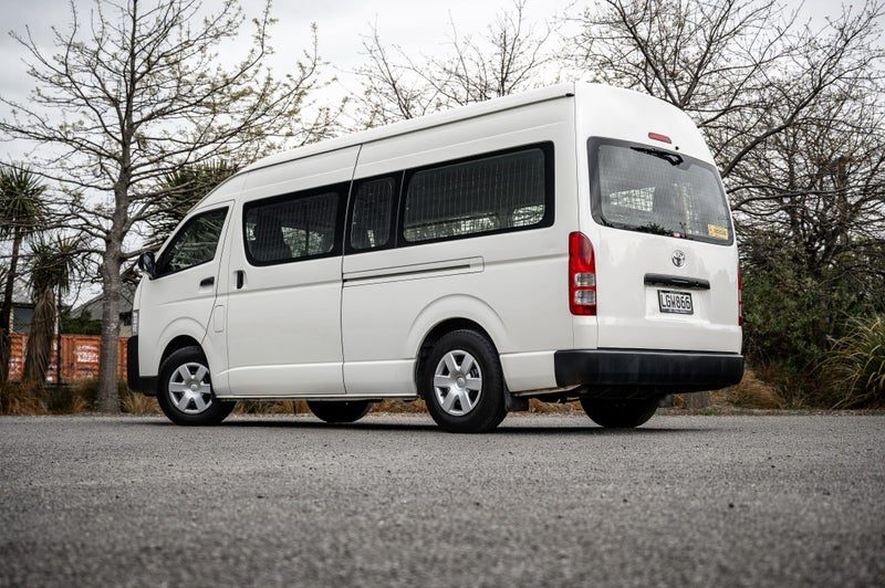 2018 Toyota Hiace 3.0L Diesel Automatic, photo 3