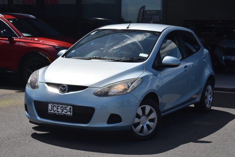 2011 Mazda Demio, photo 2