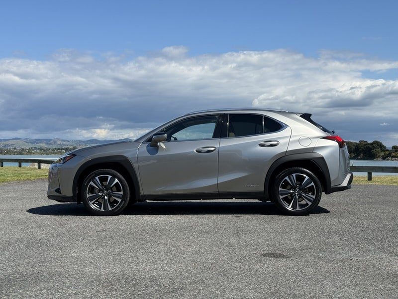 2022 Lexus UX 250H LIMITED HYBRID, photo 3