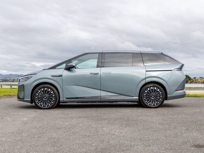 2026 XPENG X9 FWD STANDARD RANGE, photo 3